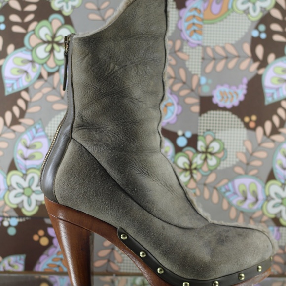 Shearling Boots. Wood Heel - Picture 6 of 16
